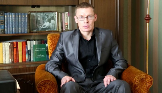 Начальник вологодского Туристско-информационного центра Илья Михеев читает Василия Белова 